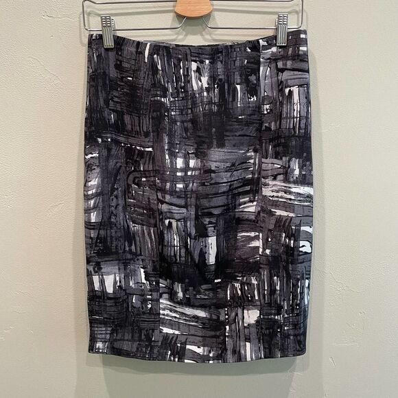 NWT Vince Black Graphic Silk Pencil Skirt - Size: 4 - Picture 1 of 9